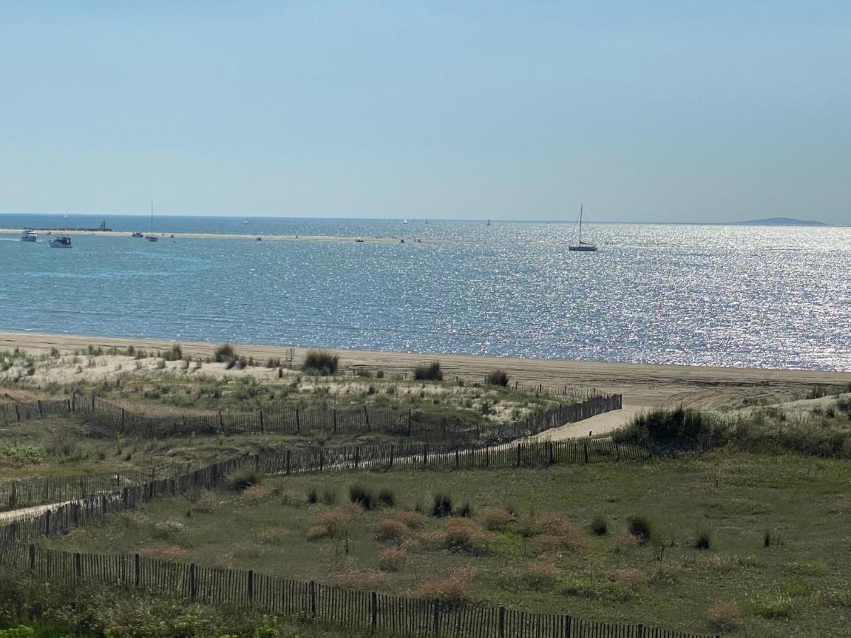Studio Front De Mer Avec Vue Mer Panoramique ! Льо Гро-дю-Роа Екстериор снимка